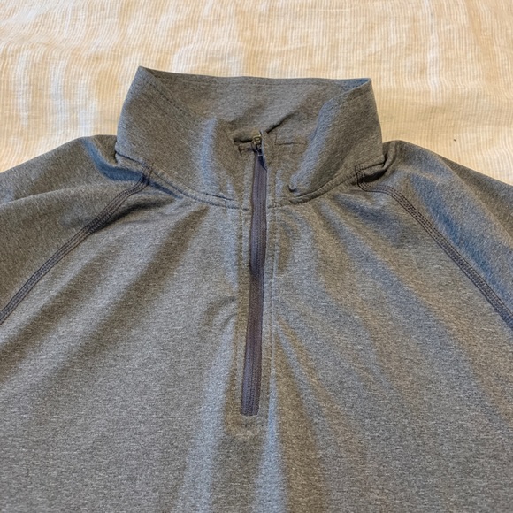 H&M workout pullover - Picture 3 of 5